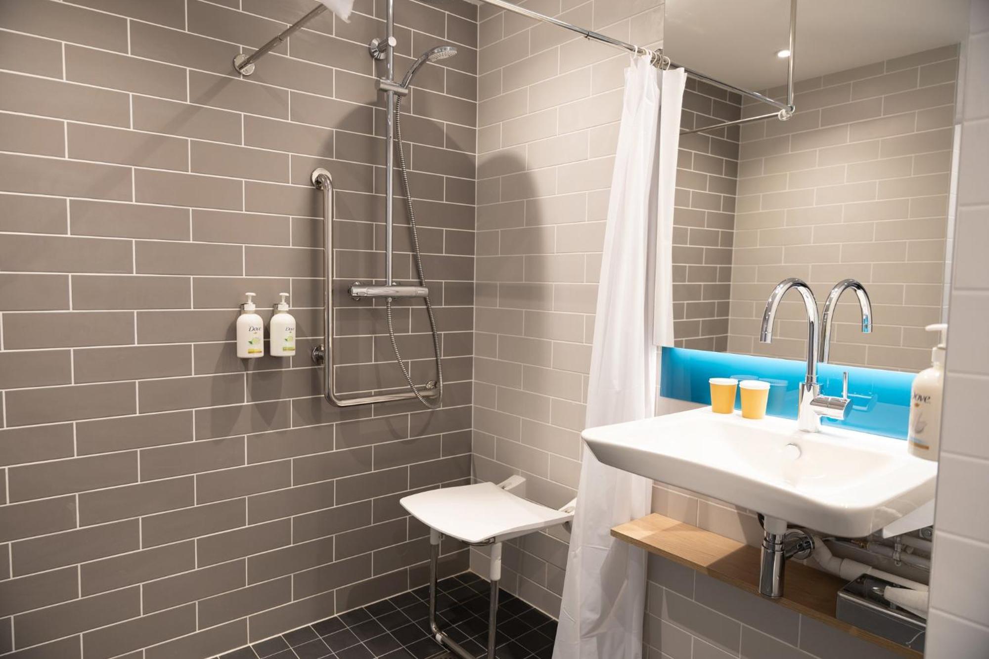 Holiday Inn Express Caen Epron By Ihg Экстерьер фото
